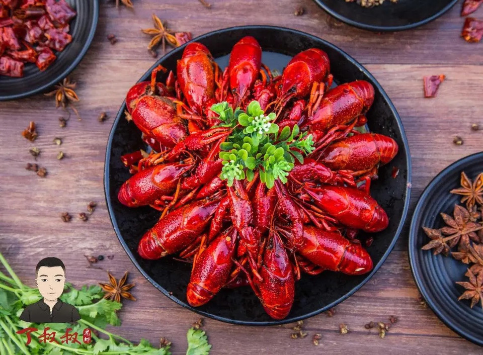 推荐菜:丁叔叔疯狂小龙虾(国庆路店)位于扬州市广陵区扬州人民商场