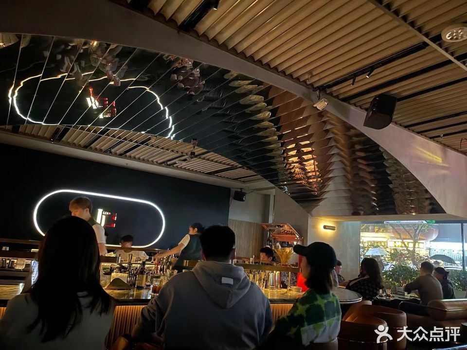 购物服务 商铺 服装鞋帽皮具店 lounge君度法式凯匹瑞纳 分类:酒吧