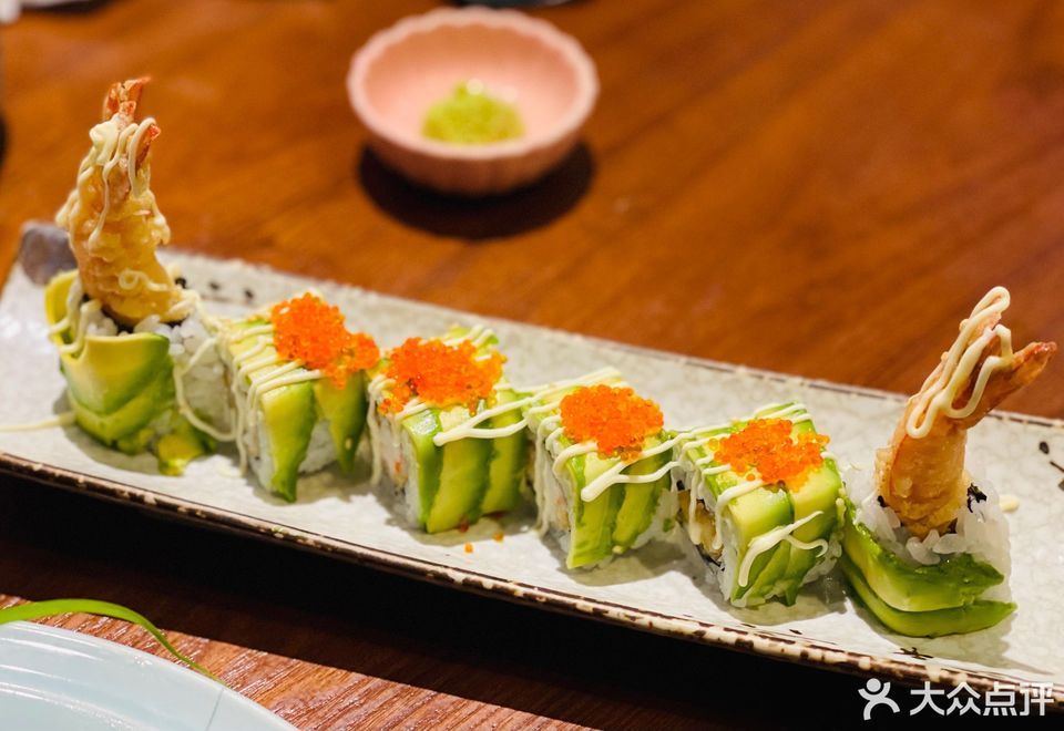 牛油果炸虾卷图片