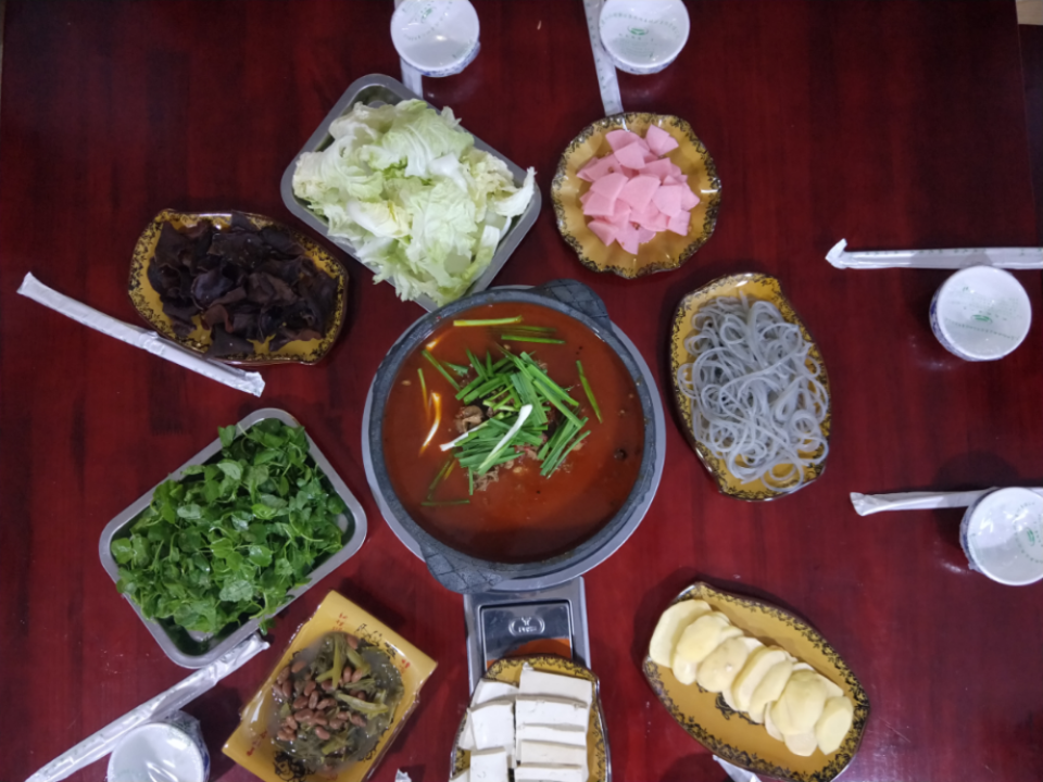 梅花山威宁荞饭鸡火锅