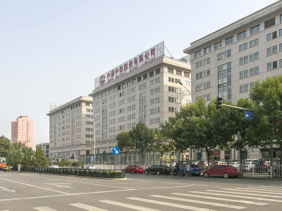 北京市丰台区北京西站南路与广安路交汇处附近西北中铁国资大厦