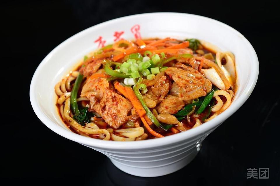 回锅肉面图片