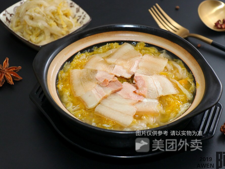 酸菜五花肉砂锅图片图片