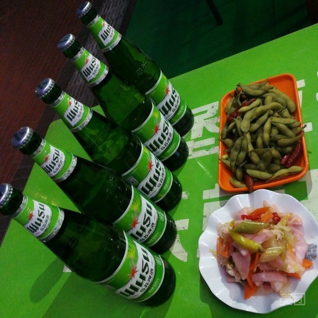 乌苏啤酒图片