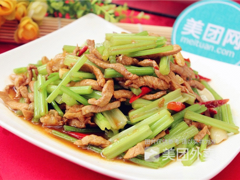 推荐菜:黄焖鸡米饭位于嘉兴市桐乡市濮院镇南纬路8号一楼东起第一间