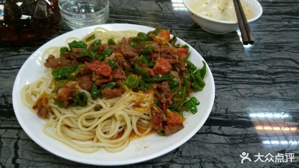 辣子肉拌面图片