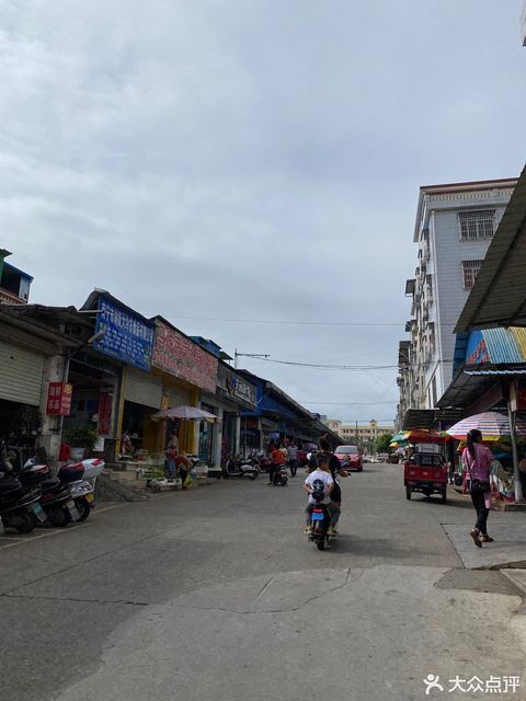 里建市场位于南宁市武鸣区南宁华侨投资区人民路36号标签:综合市场