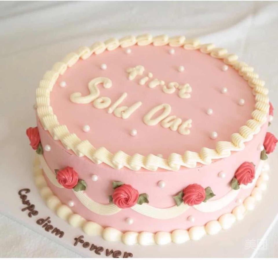 粉色皇冠安佳淡奶油蛋糕图片