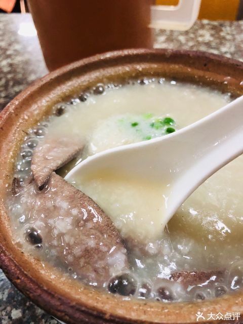 猪肝粉肠粥图片