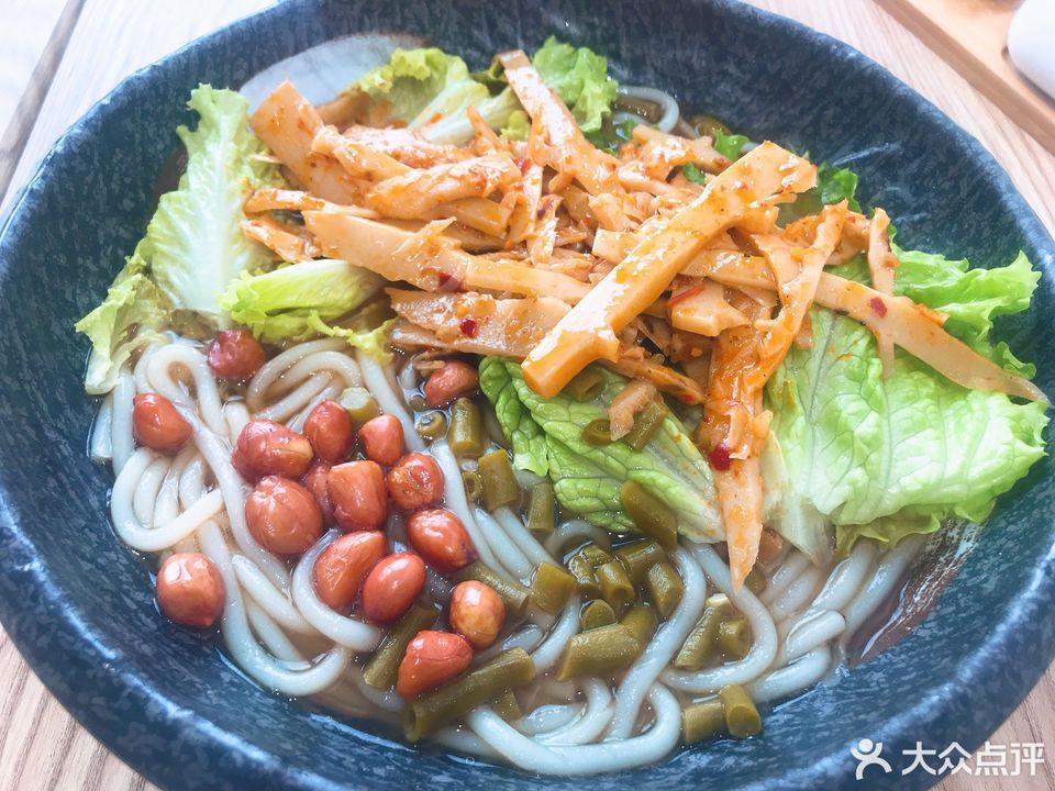 特色酸辣笋尖粉图片