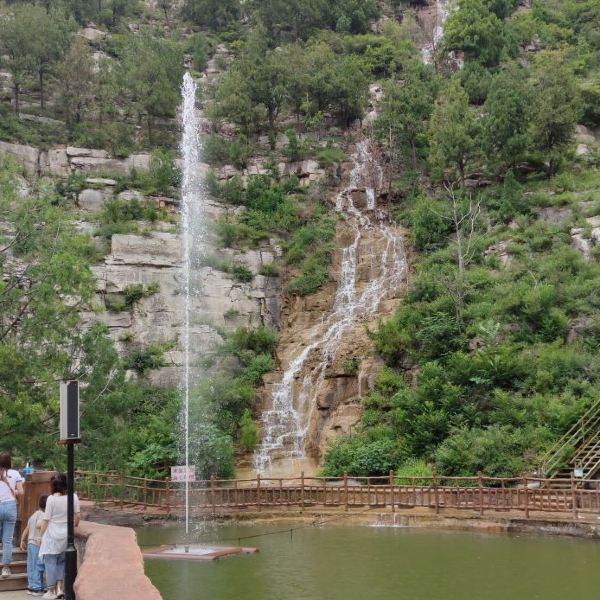 黄金谷瀑布群风景区