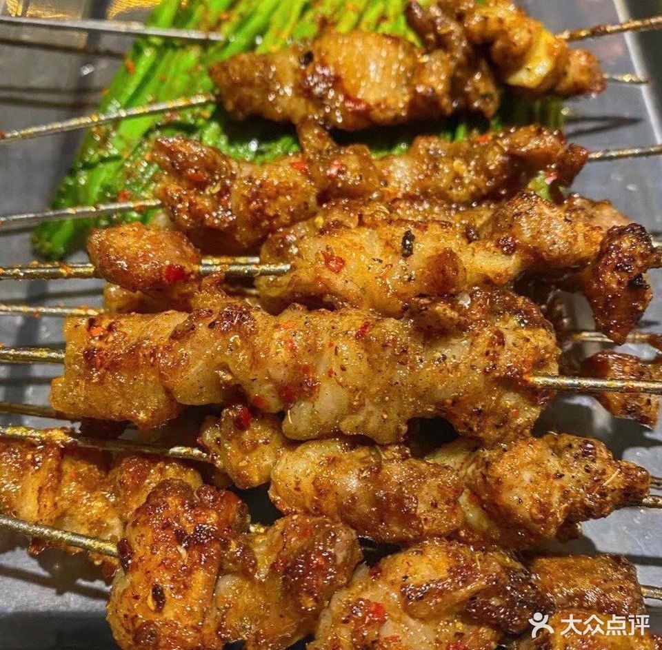 回民烧烤(常青花园店)位于武汉市东西湖区学府北路 标签:烧烤清真菜