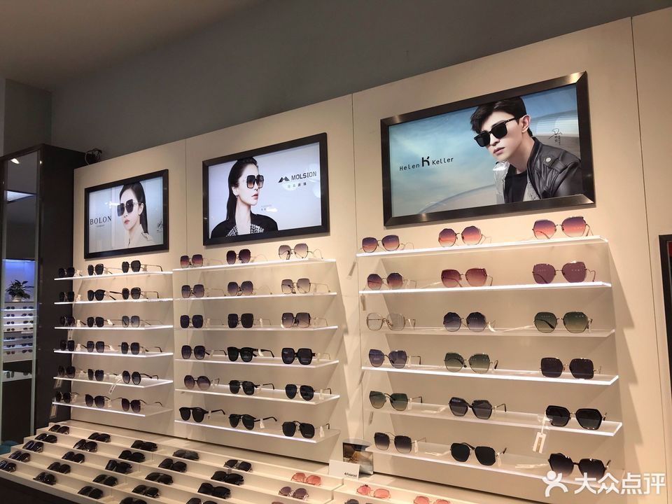 华视眼镜(和平饭店店)位于兰州市城关区定西南路448号(东方红影城对面