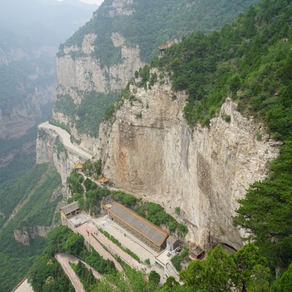 楊坤:正果寺在綿山很高的山頂上,要是爬山上去,要走很遠的路,正果寺