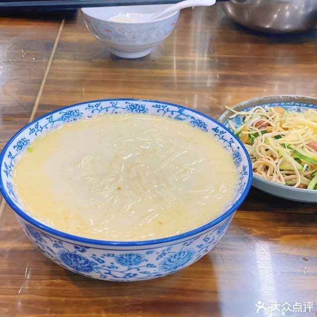 雪琴面馆富安特色鱼汤面城中花园店