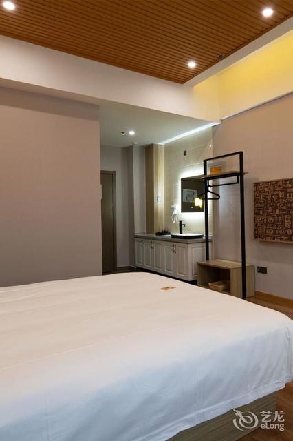 iu酒店(泰安高铁站光彩大市场店)