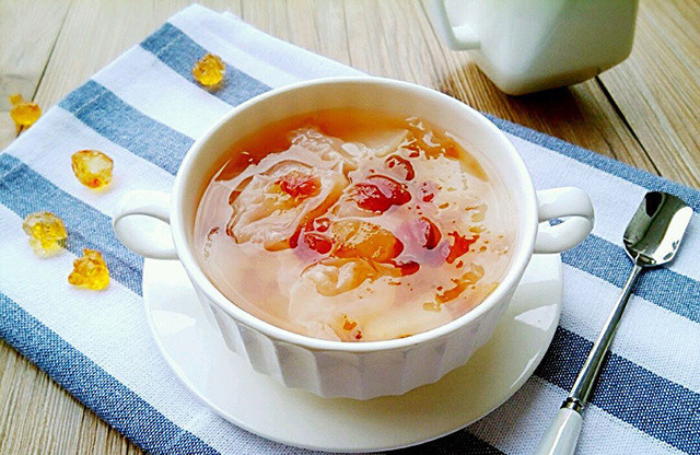 养颜牛奶雪燕桃胶糖水图片