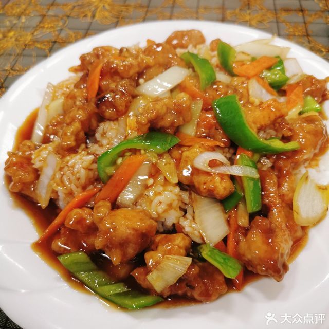 锅包肉推荐菜:小金勺酱骨菜馆位于哈尔滨市香坊区珠江路0392号