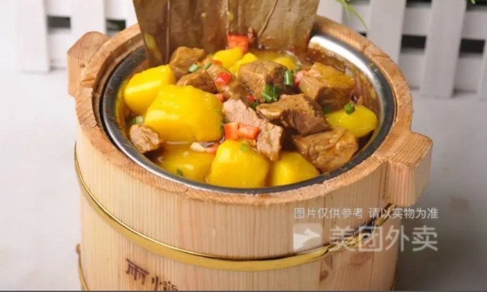 土豆牛腩木桶饭图片