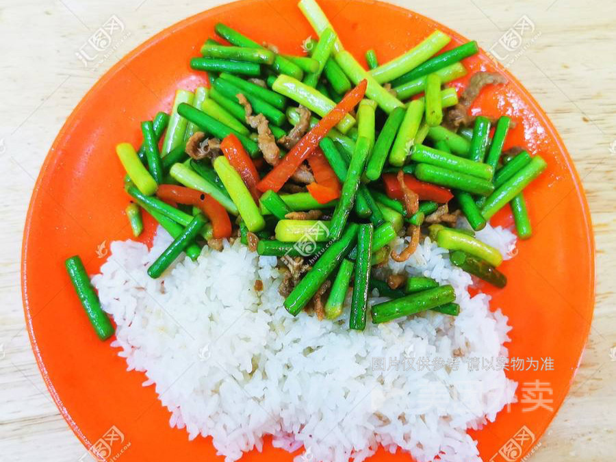 蒜苔牛肉盖浇饭图片