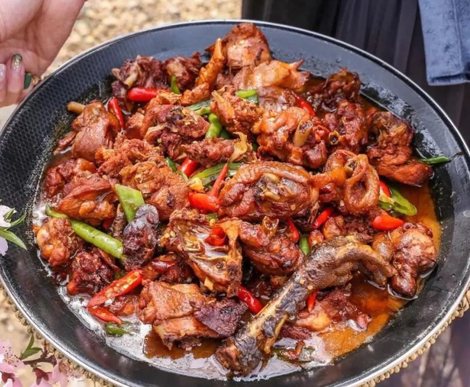 地锅小公鸡图片