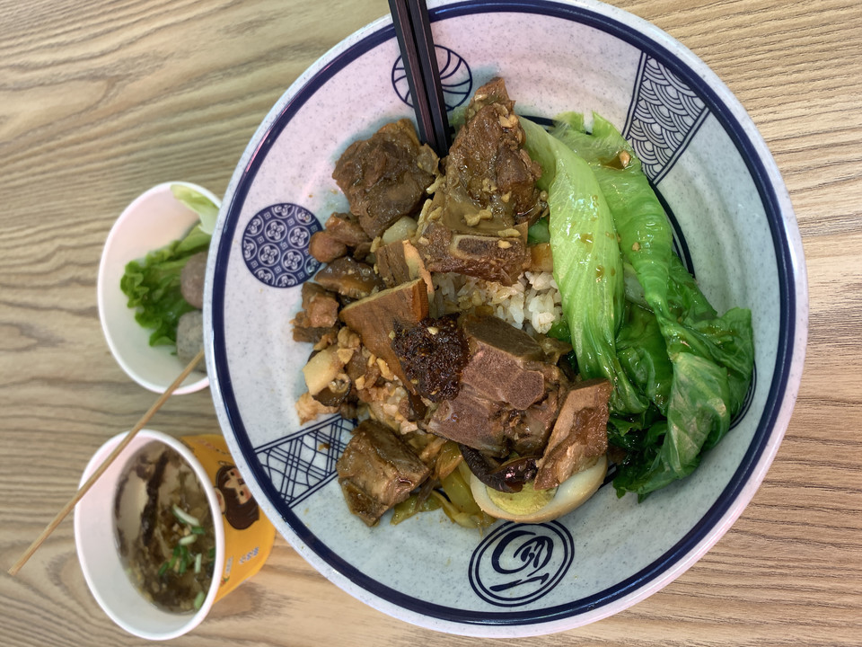 双拼排骨卤肉饭图片