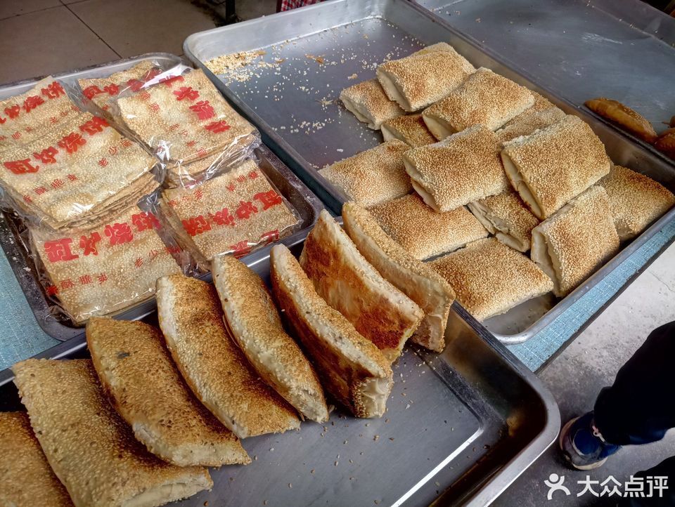推荐菜:马家正定传统缸炉大烧饼位于石家庄市正定县常山东路17-1号