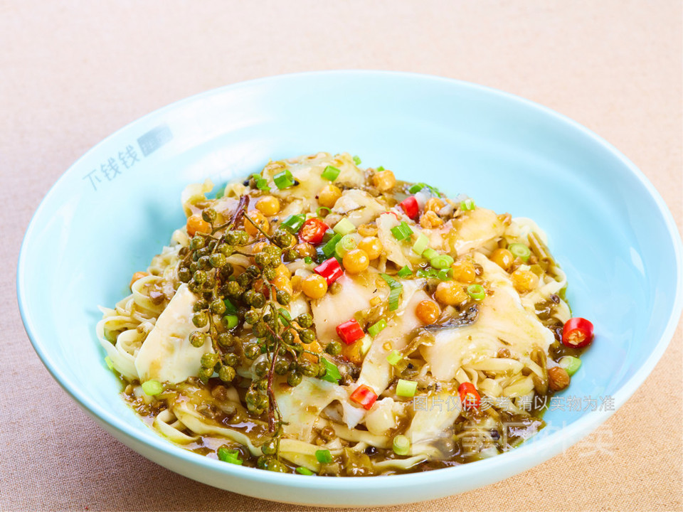 藤椒鱼拌面图片