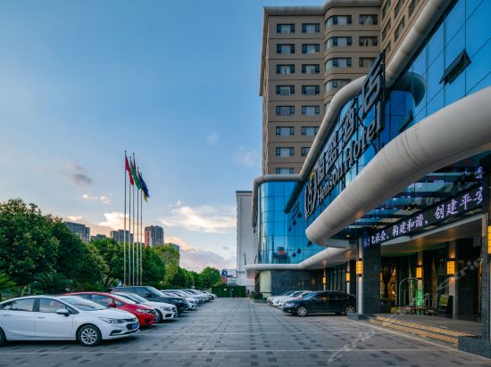 恒盛酒店位于昆明市五华区龙泉路家乐福旁推荐菜:分类:星级酒店;酒店