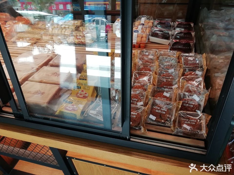 > 一品香蛋糕推薦菜:分類:糕餅店;麵包店;麵包西點;蛋糕店 電話: 星級