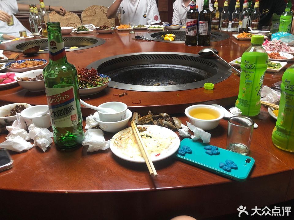 大铁锅鲜鱼楼位于通化市集安市通胜街道 标签:餐馆中餐餐饮东北菜