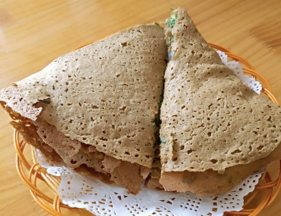 推荐菜:忠义交河煎饼位于沧州市泊头市交河镇新华街车站东50米