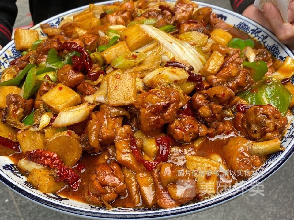 大盘鸡盖饭图片