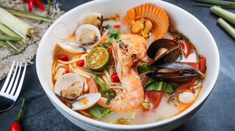 冬阴功海鲜汤面图片