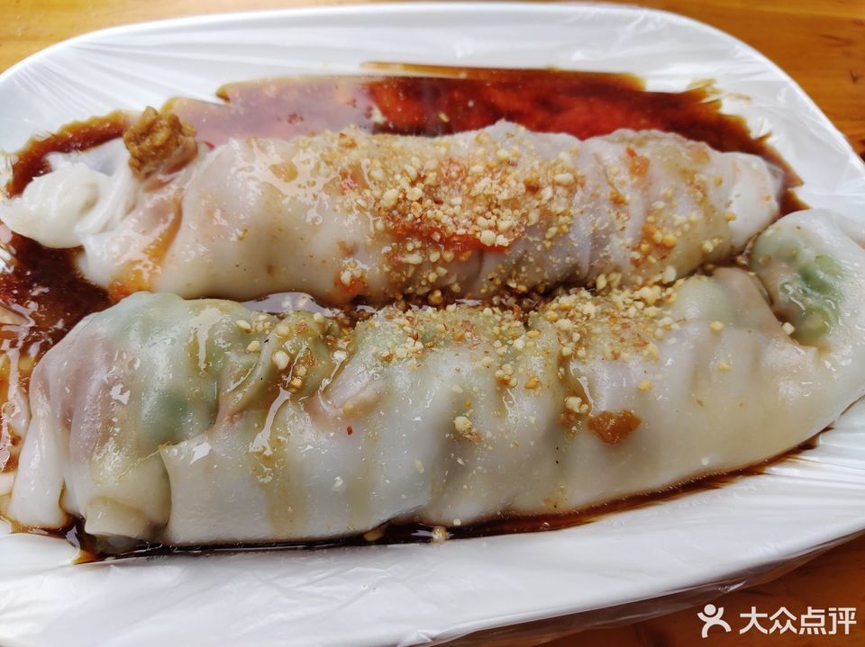 推荐菜:回味卷筒粉位于南宁市青秀区南湖(金洲路)