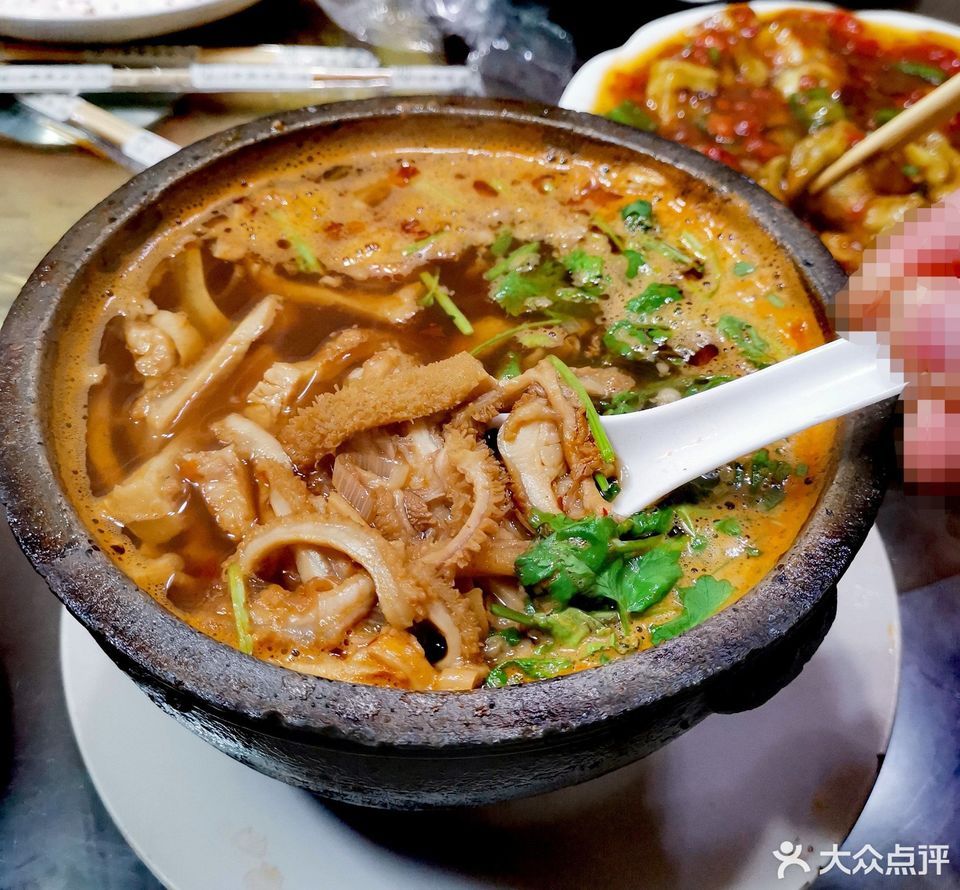 砂锅牛肉推荐菜:马家饭馆(马梆子老店)位于保定市定州市明月北街