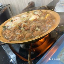 t:点了个小锅烩菜还点了个酥肉炖豆腐,结果酥肉和豆腐在小锅烩菜里