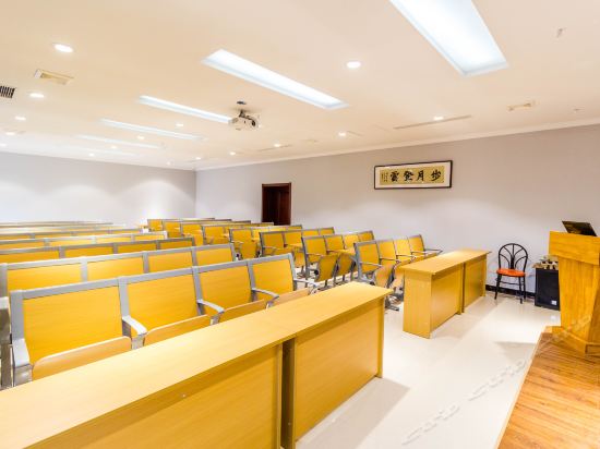 保定步月主题酒店