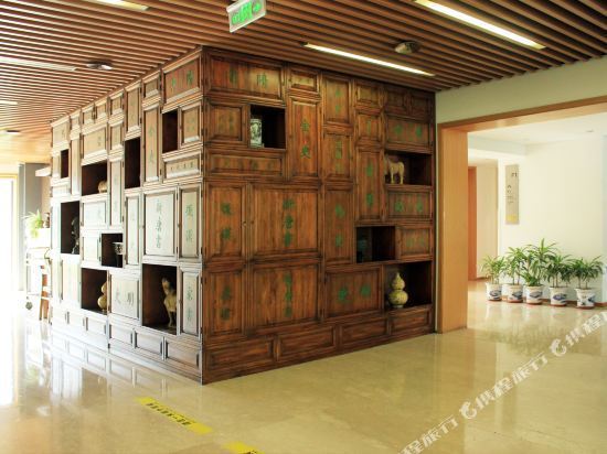 国图宾馆位于北京市海淀区中关村南大街33号推荐菜:分类:三星级酒店