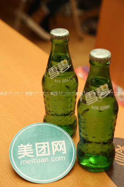 杨铭宇黄焖鸡米饭位于抚顺市新抚区民主路中房一楼百乐门西10米