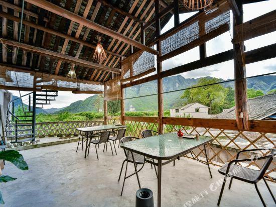 太平镇云舍村神龙潭旁小石桥上行31米(近江口县城)推荐菜:分类:住宿