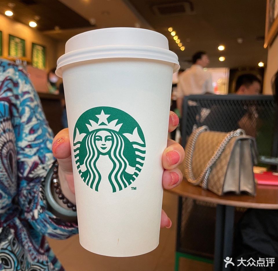 > 星巴克(高鑫广场店)推荐菜:分类:餐饮;星巴克;咖啡馆 电话: 星级