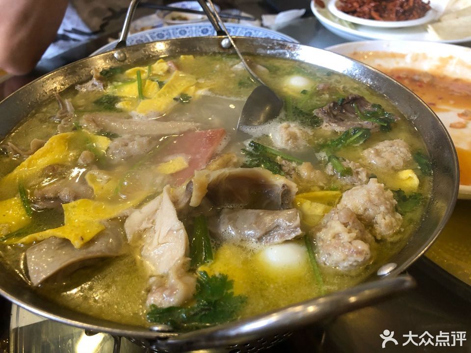 徽昊阁酒楼位于合肥市庐阳区龙灯路与清源路交汇处附近西北 标签:餐馆