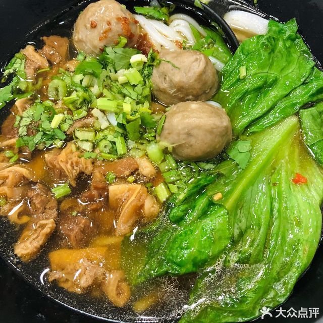 牛腩牛肉丸汤河粉图片