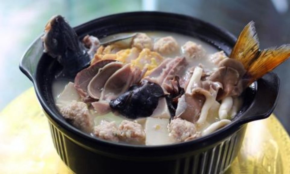 招牌特色砂锅雅鱼图片