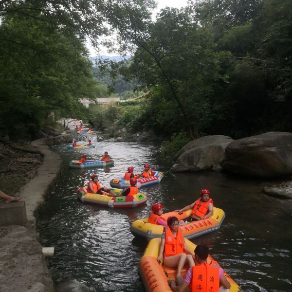 周洛飞瀑漂流
