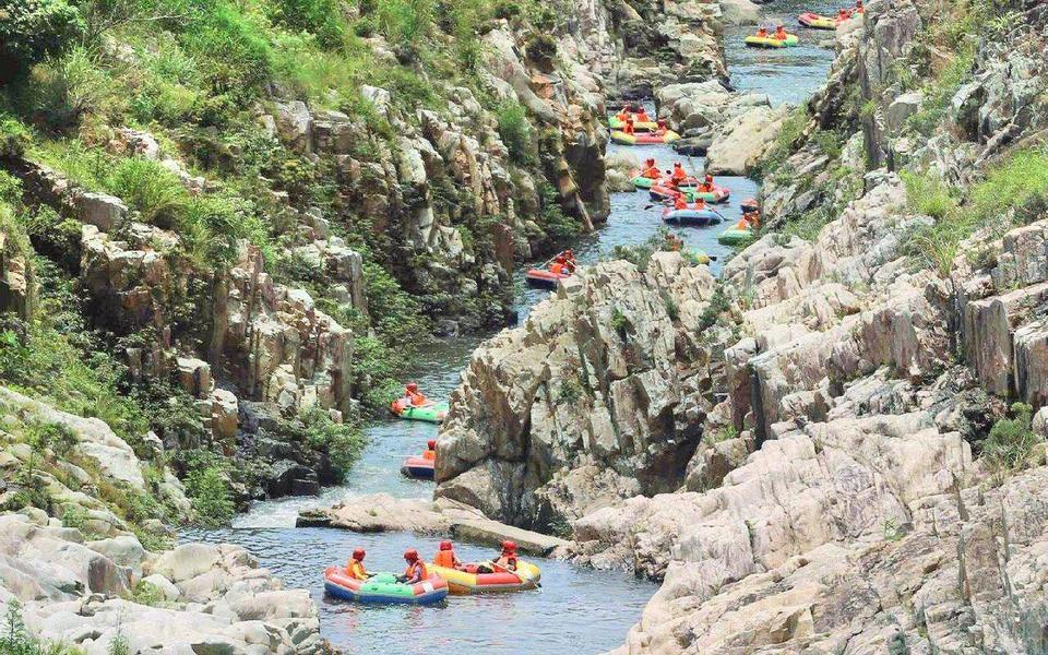 川西第一漂红峡谷漂流图片