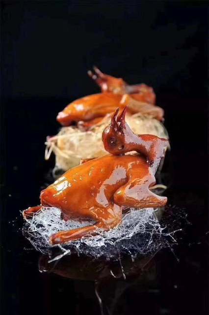 黄泥烤鸽子图片