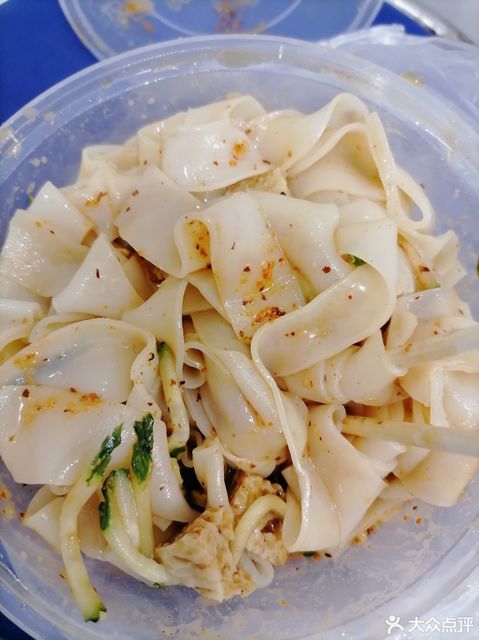 推荐菜:凉皮大师(东门大街店)位于济宁市任城区古槐东门大街法院南