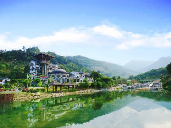     新兴天露山温泉养生度假酒店